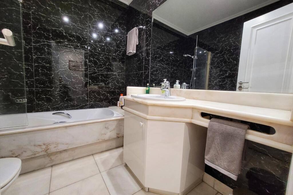 Marble Home - Sao Sebastiao ลิสบอน ภายนอก รูปภาพ